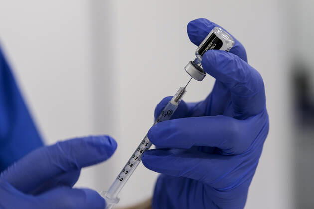 February 5, 2021, Los Angeles, California, USA: A healthcare worker prepares doses of COVID-19 vaccine at a mass COVID-19 vaccination site at Cal Poly Pomona, Friday Feb. 5, 2021 in Pomona, California. Los Angeles USA - ZUMAc68_ 20210205_zaf_c68_006 Copyright: xRingoxChiux