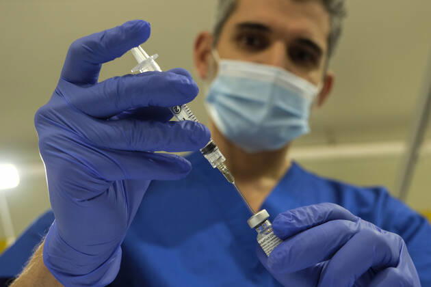 February 5, 2021, Los Angeles, California, USA: A healthcare worker prepares doses of COVID-19 vaccine at a mass COVID-19 vaccination site at Cal Poly Pomona, Friday Feb. 5, 2021 in Pomona, California. Los Angeles USA - ZUMAc68_ 20210205_zaf_c68_011 Copyright: xRingoxChiux
