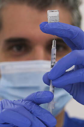 February 5, 2021, Los Angeles, California, USA: A healthcare worker prepares doses of COVID-19 vaccine at a mass COVID-19 vaccination site at Cal Poly Pomona, Friday Feb. 5, 2021 in Pomona, California. Los Angeles USA - ZUMAc68_ 20210205_zaf_c68_013 Copyright: xRingoxChiux