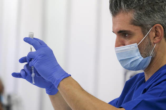 February 5, 2021, Los Angeles, California, USA: A healthcare worker prepares doses of COVID-19 vaccine at a mass COVID-19 vaccination site at Cal Poly Pomona, Friday Feb. 5, 2021 in Pomona, California. Los Angeles USA - ZUMAc68_ 20210205_zaf_c68_014 Copyright: xRingoxChiux