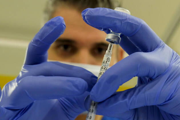 February 5, 2021, Los Angeles, California, USA: A healthcare worker prepares doses of COVID-19 vaccine at a mass COVID-19 vaccination site at Cal Poly Pomona, Friday Feb. 5, 2021 in Pomona, California. Los Angeles USA - ZUMAc68_ 20210205_zaf_c68_015 Copyright: xRingoxChiux