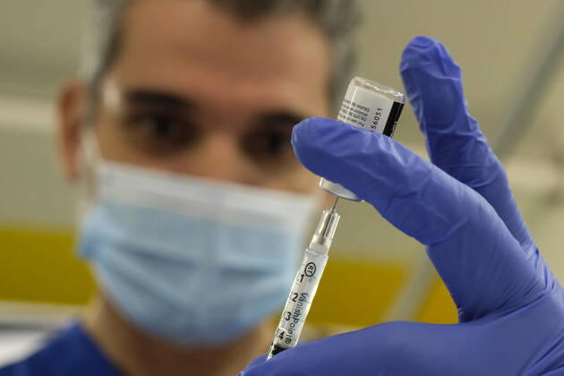 February 5, 2021, Los Angeles, California, USA: A healthcare worker prepares doses of COVID-19 vaccine at a mass COVID-19 vaccination site at Cal Poly Pomona, Friday Feb. 5, 2021 in Pomona, California. Los Angeles USA - ZUMAc68_ 20210205_zaf_c68_016 Copyright: xRingoxChiux
