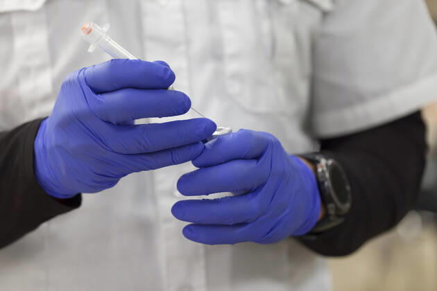 February 5, 2021, Seattle, Washington, USA: JON LEFFINGWELL, a paramedic with the Seattle Fire Department, prepares a dose of the Moderna COVID-19 vaccine at the Ethiopian Community of Seattle in the Rainier Valley on Friday, February 5, 2021. To date, the Seattle Fire Department Mobile Vaccination Teams have vaccinated 2,436 vulnerable Seattle residents and workers since launching its vaccination effort on January 14, 2021. Seattle USA - ZUMAg235 20210205_zap_g235_007 Copyright: xPaulxChristianxGordonx