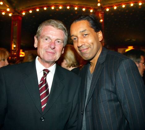 Witzigmann Palazzo Premiere Copyright: IMAGO. Herrmann 23.10.2003 Thema: Premiere des Witzigmann Palazzo in Berlin mit den Gästen : KLaus Bresser mit Cherno Jobatey Copyright: xEventpressxHerrmannx