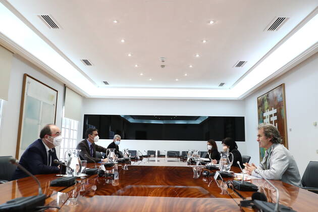 The President of the Government, Pedro Sanchez, chairs the meeting of the Coronavirus Monitoring Committee, in Madrid, (Spain), February 5, 2021. The autonomous communities have notified Thursday to the Ministry of Health 29,960 new cases of coronavirus, of which 11,388 have been diagnosed in the last 24 hours, compared to the 12,544 recorded on Wednesday. 05 FEBRUARY 2021;MONITORING COMMITTEE;COVID19 Pool Moncloa Fernando Calvo 02 05 2021 Madrid Madrid Spain Copyright: xPoolxMoncloax xFernandoxCalvox 3549073