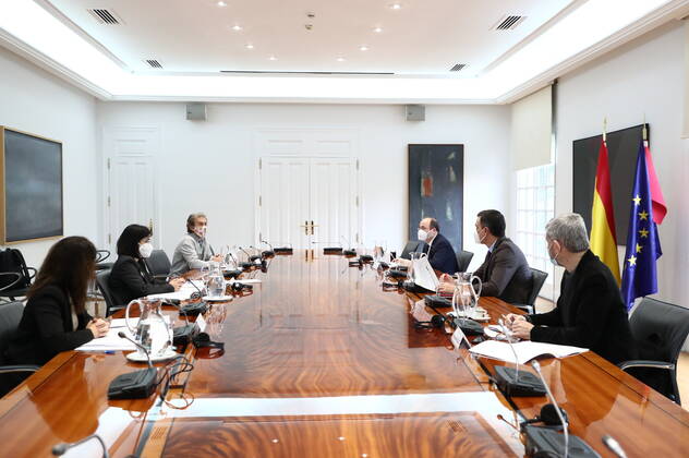 The President of the Government, Pedro Sanchez, chairs the meeting of the Coronavirus Monitoring Committee, in Madrid, (Spain), February 5, 2021. The autonomous communities have notified Thursday to the Ministry of Health 29,960 new cases of coronavirus, of which 11,388 have been diagnosed in the last 24 hours, compared to the 12,544 recorded on Wednesday. 05 FEBRUARY 2021;MONITORING COMMITTEE;COVID19 Pool Moncloa Fernando Calvo 02 05 2021 Madrid Madrid Spain Copyright: xPoolxMoncloax xFernandoxCalvox 3549074