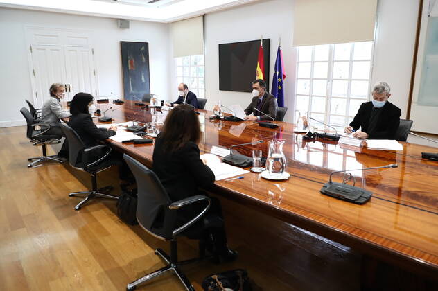 The President of the Government, Pedro Sanchez, chairs the meeting of the Coronavirus Monitoring Committee, in Madrid, (Spain), February 5, 2021. The autonomous communities have notified Thursday to the Ministry of Health 29,960 new cases of coronavirus, of which 11,388 have been diagnosed in the last 24 hours, compared to the 12,544 recorded on Wednesday. 05 FEBRUARY 2021;MONITORING COMMITTEE;COVID19 Pool Moncloa Fernando Calvo 02 05 2021 Madrid Madrid Spain Copyright: xPoolxMoncloax xFernandoxCalvox 3549075