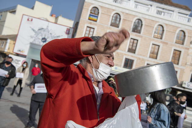 A man belonging to the hospitality sector rattles a pot as a sign of protest in the Plaza Mayor Ciudad Real, in Ciudad Real, Castilla-La Mancha, (Spain), February 5, 2021. With the slogan, Let s save the hotel and catering industry , hoteliers have rallied to demand a change in the measures imposed on the sector by the Covid-19 health crisis. This comes a day after the meeting of the president of the Popular Party of Castilla-La Mancha with the president of the Community of Madrid who has claimed the head of the regional executive, the immediate opening of the hospitality industry in Castilla-La Mancha, with a model similar to that of the Community of Madrid . According to him, it is important to bet for the use of the mask, the respect Copyright: xEusebioxGarciaxdelxCastillox 3549353