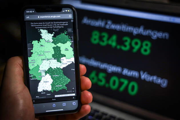 Coronavirus in Deutschland - COVID-19 Impfungen -Dashboard 05.02.2021: Esri Deutschland GmbH auf Basis des Digitalen Impfquotenmonitoring zur COVID-19-Impfung des RKI - Anzahl Erstimpfungen: 2.153.000 Veränderungen zum Vortag: 51.518 Anzahl Zweitimpfungen: 834.398 Veränderungen zum Vortag: 65.070 Datenstand vom 05.02.2021.