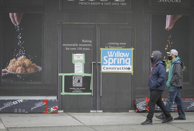 (210205) -- VANCOUVER, Feb. 5, 2021 -- People wearing face masks walk past a bakery in downtown Vancouver, British Columbia, Canada, on Feb. 5, 2021. The unemployment rate in Canada rose by 0.6 percentage point to 9.4 percent in January, the highest rate since August 2020, said official Statistics Canada on Friday. (Photo by Xinhua) CANADA-VANCOUVER-UNEMPLOYMENT RATE-RISING LiangxSen 