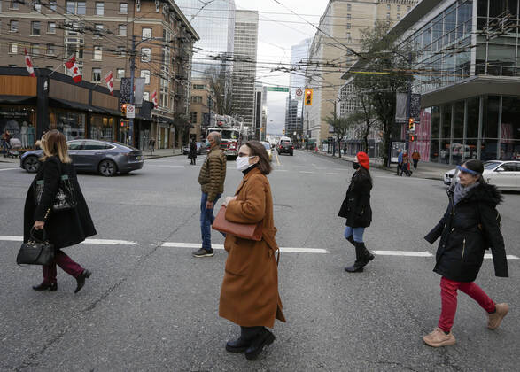 (210205) -- VANCOUVER, Feb. 5, 2021 -- People wearing face masks cross a street in downtown Vancouver, British Columbia, Canada, on Feb. 5, 2021. The unemployment rate in Canada rose by 0.6 percentage point to 9.4 percent in January, the highest rate since August 2020, said official Statistics Canada on Friday. (Photo by Xinhua) CANADA-VANCOUVER-UNEMPLOYMENT RATE-RISING LiangxSen 