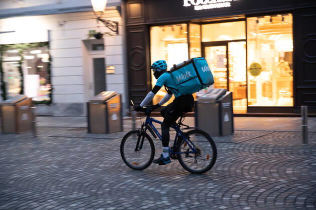 (210206) -- LJUBLJANA, Feb. 6, 2021 -- A courier is seen in Ljubljana, Slovenia, Feb. 5, 2021. More services will be available to Slovenians as the government announced on Friday relaxation of restrictive measures imposed to contain the coronavirus. Slovenia on Friday registered 959 new COVID-19 cases, taking the national tally of confirmed cases to 172,209, according to the National Institute of Public Health. ) SLOVENIA-COVID-19-CASES PengxLijun 
