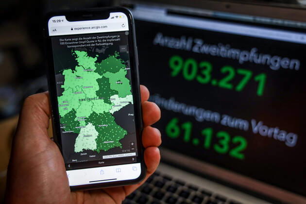 Coronavirus in Deutschland - COVID-19 Impfungen -Dashboard 06.02.2021: Esri Deutschland GmbH auf Basis des Digitalen Impfquotenmonitoring zur COVID-19-Impfung des RKI - Anzahl Erstimpfungen: 2.212.851 Veränderungen zum Vortag: 49.890 Anzahl Zweitimpfungen: 903.271 Veränderungen zum Vortag: 61.132 Datenstand vom 06.02.2021.