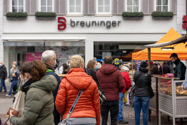 Reutlingen Themenbilder: Reutlingen in Zeit der Corona-Pandemie, 06.02.2021, Themenbilder: Reutlingen in Zeit der Corona-Pandemie, Ueberfuellte Reutlinger Markt, 06.02.2021, Copyright: xEIBNER DROFITSCHx EP_ddh