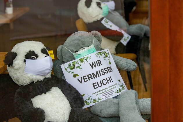 Reutlingen Themenbilder: Reutlingen in Zeit der Corona-Pandemie, 06.02.2021, Themenbilder: Reutlingen in Zeit der Corona-Pandemie, Alexandre Reutlingen, Gastronomie geschlossen, Panda mit Mundschutz, wir vermissen euch!, 06.02.2021, Copyright: xEIBNER DROFITSCHx EP_ddh
