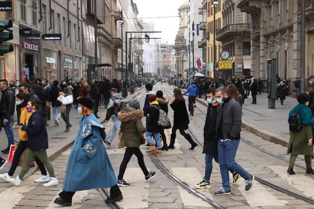 foto ipp clemente marmorino - milano 06 02 2021 - coronavirus covid19 - zona gialla - shopping e assembramenti coronavirus covid19 - zona giall