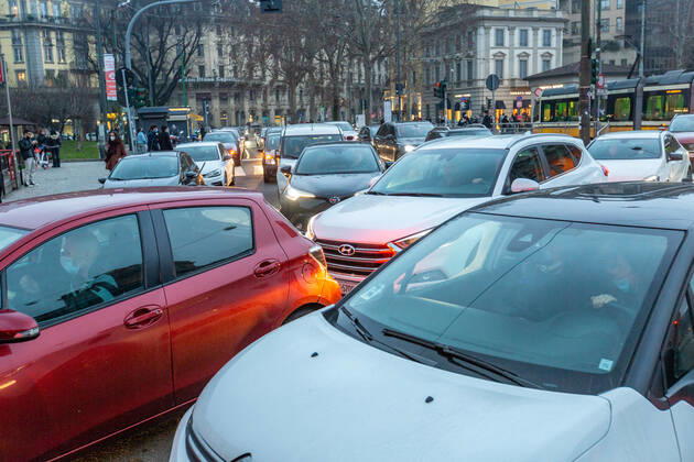 Milan, first Saturday in the yellow zone, traffic and noise in Corso Buenos Aires Editorial Usage Only  Copyright: xMassimoxAlbericox xIPAx