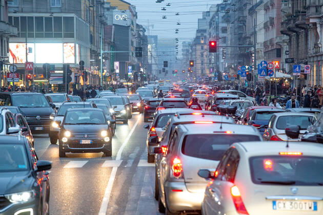 Milan, first Saturday in the yellow zone, traffic and noise in Corso Buenos Aires Editorial Usage Only  Copyright: xMassimoxAlbericox xIPAx