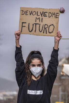 February 6, 2021, Barcelona, Catalonia, Spain: A protester wearing a face mask holds a placard that says give me back my future during the demonstration in Passeig de GrÃ cia..Professionals, teachers and students of the Dance schools have gathered in Passeig de GrÃ cia to demand the suspension of the restrictive measures derived from the Covid infections to recover dance classes and return to work. Barcelona Spain - ZUMAs197 20210206_zaa_s197_125 Copyright: xPacoxFreirex