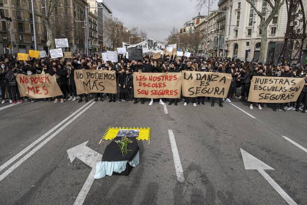 February 6, 2021, Barcelona, Catalonia, Spain: Protesters hold banners during the demonstration..Professionals, teachers and students of the Dance schools have gathered in Passeig de GrÃ cia to demand the suspension of the restrictive measures derived from the Covid infections to recover dance classes and return to work. Barcelona Spain - ZUMAs197 20210206_zaa_s197_128 Copyright: xPacoxFreirex