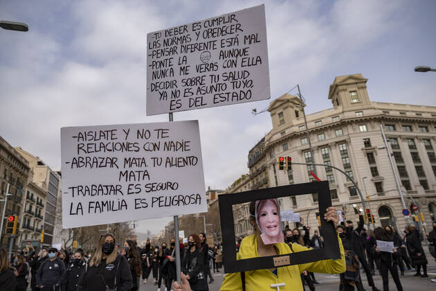 February 6, 2021, Barcelona, Catalonia, Spain: Protesters hold placards during the demonstration in Passeig de GrÃ cia..Professionals, teachers and students of the Dance schools have gathered in Passeig de GrÃ cia to demand the suspension of the restrictive measures derived from the Covid infections to recover dance classes and return to work. Barcelona Spain - ZUMAs197 20210206_zaa_s197_133 Copyright: xPacoxFreirex