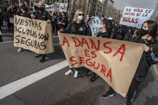February 6, 2021, Barcelona, Catalonia, Spain: Protesters hold banners during the demonstration..Professionals, teachers and students of the Dance schools have gathered in Passeig de GrÃ cia to demand the suspension of the restrictive measures derived from the Covid infections to recover dance classes and return to work. Barcelona Spain - ZUMAs197 20210206_zaa_s197_130 Copyright: xPacoxFreirex