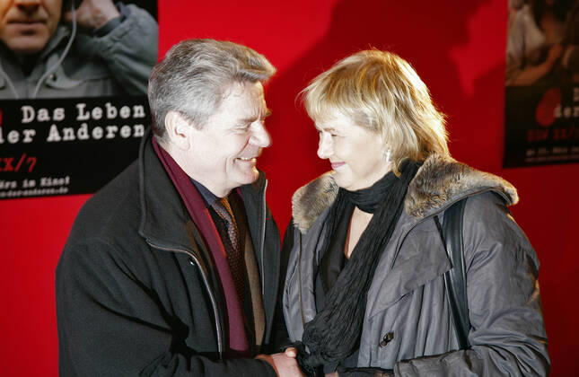 Das Leben der Anderen Copyright: IMAGO. Radke 15.03.2006 Thema: Das Leben der Anderen mit Joachim Gauck und Marianne Birthler Premiere des mit 4 Bayerischen Filmpreisen ausgezeichneten Spielfilmdebuet von Florian Hencke im Cinemaxx Coloseum in Berlin.Mit 15 Vor-Nominierungen fuer kuenstlerische Leistungen in allen Sparten des Filmschaffens gilt er als einer der gro¶en Favoriten fYr die Deutschen Filmpreise 2006. ( Keywords: BERLIN, DIGITAL, 2005, Film, Kino) Copyright: xEventpressxRadkex