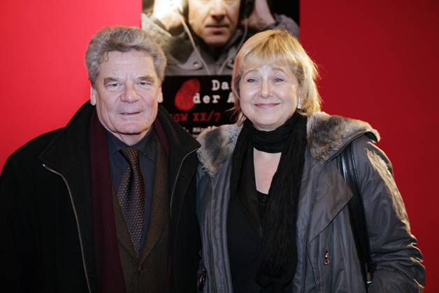 Das Leben der Anderen Copyright: IMAGO. Radke 15.03.2006 Thema: Das Leben der Anderen mit Joachim Gauck und Marianne Birthler Premiere des mit 4 Bayerischen Filmpreisen ausgezeichneten Spielfilmdebuet von Florian Hencke im Cinemaxx Coloseum in Berlin.Mit 15 Vor-Nominierungen fuer kuenstlerische Leistungen in allen Sparten des Filmschaffens gilt er als einer der gro¶en Favoriten fYr die Deutschen Filmpreise 2006. ( Keywords: BERLIN, DIGITAL, 2005, Film, Kino) Copyright: xEventpressxRadkex
