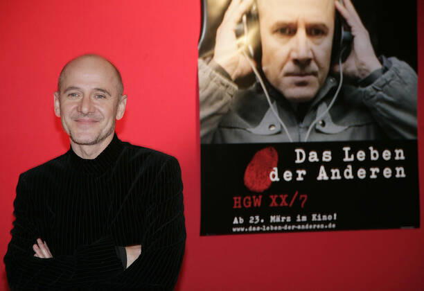 Das Leben der Anderen Copyright: IMAGO. Radke 15.03.2006 Thema: Das Leben der Anderen mit Ulrich Muehe Premiere des mit 4 Bayerischen Filmpreisen ausgezeichneten Spielfilmdebuet von Florian Hencke im Cinemaxx Coloseum in Berlin.Mit 15 Vor-Nominierungen fuer kuenstlerische Leistungen in allen Sparten des Filmschaffens gilt er als einer der gro¶en Favoriten fYr die Deutschen Filmpreise 2006. ( Keywords: BERLIN, DIGITAL, 2005, Film, Kino) Copyright: xEventpressxRadkex