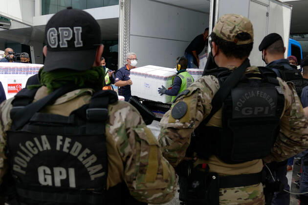 MANAUS, AM - 07.02.2021: MAIS DE 96 MIL VACINAS CHEGAM EM MANAUS - Arrival of over 96,200 doses of the CoronaVac immunizer, at Eduardo Gomes International Airport in Manaus (AM), this Sunday morning (07). In an information note from the Ministry of Health, of the total doses destined for Amazonas, part is related to the Vaccination Operationalization Plan against Covid-19. Another part is the Strategic Fund created with 5% of the total vaccines, used to attend the most serious priority cases of the pandemic and that, at this moment, benefits the Amazon. In the photo, Federal Police agents accompany the loading of vaccines to the truck. x2029542x SandroxPereira