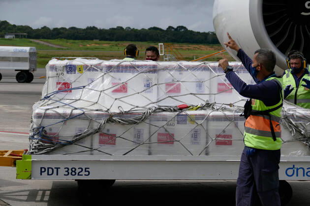 MANAUS, AM - 07.02.2021: MAIS DE 96 MIL VACINAS CHEGAM EM MANAUS - Arrival of over 96,200 doses of the CoronaVac immunizer, at Eduardo Gomes International Airport in Manaus (AM), this Sunday morning (07). In an information note from the Ministry of Health, of the total doses destined for Amazonas, part is related to the Vaccination Operationalization Plan against Covid-19. Another part is the Strategic Fund created with 5% of the total vaccines, used to attend the most serious priority cases of the pandemic and that, at this moment, benefits the Amazon. x2029553x  SandroxPereira