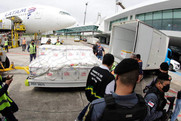 MANAUS, AM - 07.02.2021: MAIS DE 96 MIL VACINAS CHEGAM EM MANAUS - Arrival of over 96,200 doses of the CoronaVac immunizer, at Eduardo Gomes International Airport in Manaus (AM), this Sunday morning (07). In an information note from the Ministry of Health, of the total doses destined for Amazonas, part is related to the Vaccination Operationalization Plan against Covid-19. Another part is the Strategic Fund created with 5% of the total vaccines, used to attend the most serious priority cases of the pandemic and that, at this moment, benefits the Amazon. x2029556x  SandroxPereira