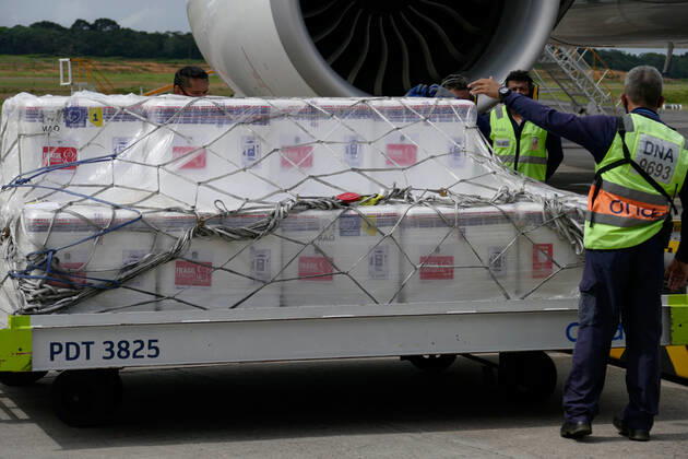 MANAUS, AM - 07.02.2021: MAIS DE 96 MIL VACINAS CHEGAM EM MANAUS - Arrival of over 96,200 doses of the CoronaVac immunizer, at Eduardo Gomes International Airport in Manaus (AM), this Sunday morning (07). In an information note from the Ministry of Health, of the total doses destined for Amazonas, part is related to the Vaccination Operationalization Plan against Covid-19. Another part is the Strategic Fund created with 5% of the total vaccines, used to attend the most serious priority cases of the pandemic and that, at this moment, benefits the Amazon. x2029559x  SandroxPereira