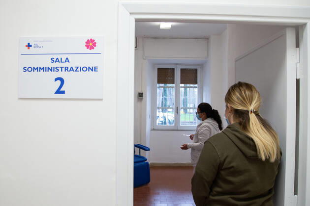 Italy: First COVID-19 vaccination for people over 80 in Rome Room for vaccination Rome Italy Copyright: MatteoxNardone