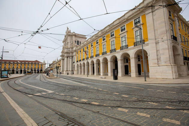 Lissabon, Portugal 7.02.2021 zum Thema Corona-Lockdown in Lissabon v.l., Menschenleer, die Innenstadt wirkt traurig, düster und trostlos Praca do Comercio, Foto: Joaquim Ferreira Copyright: JoaquimxFerreira