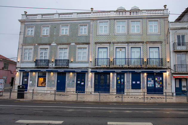 Lissabon, Portugal 7.02.2021 zum Thema Corona-Lockdown in Lissabon v.l., Eine der populärsten Attraktionen Lissabons ist eine Bäckerei im Stadtteil BelÃ m, Unica Fabrica dos Pasteis de Belem, Menschenleer, die Innenstadt wirkt traurig, düster und trostlos Foto: Joaquim Ferreira Copyright: JoaquimxFerreira