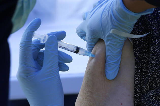 Santiago, February 8, 2021 Vaccination against Covid 19 in Gimnasio Jose Manuel Lopez Sebastian Cisternas Aton Chile, Santiago Chile Aton 487251  Copyright: SEBASTIANxCISTERNAS ATONxCHILE