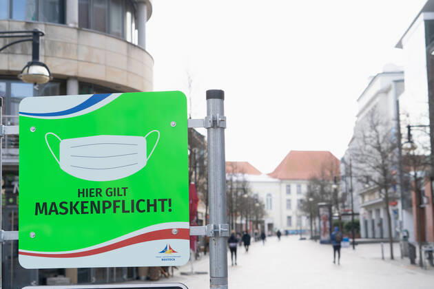 Szenen aus der Hansestadt Rostock während des Corona-lockdowns im Februer 2021;Szenen aus der Hansestadt Rostock während des Corona-lockdowns im Februer 2021, Rostock Mecklenburg-Vorpommern Deutschland Innenstadt