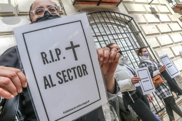 February 8, 2021: February 8, 2021 (Malaga) the Integral Aesthetic Platform is against the closure of beauty and aesthetic centers and in defense of being considered an essential activity at the door of the Government Delegation of Malaga - ZUMAc161 20210208_zap_c161_002 Copyright: xLorenzoxCarnerox