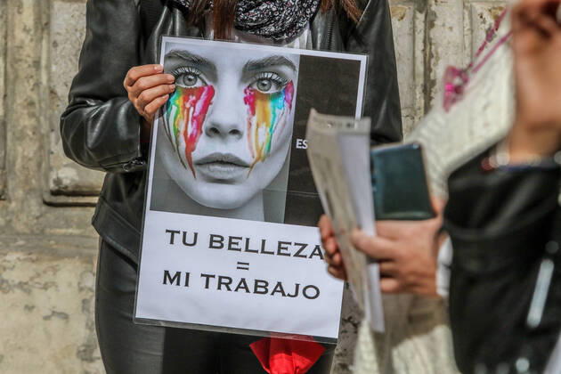February 8, 2021: February 8, 2021 (Malaga) the Integral Aesthetic Platform is against the closure of beauty and aesthetic centers and in defense of being considered an essential activity at the door of the Government Delegation of Malaga - ZUMAc161 20210208_zap_c161_012 Copyright: xLorenzoxCarnerox