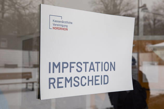 Eröffnung des Impfzentrums in der Sporthalle West. Remscheid, 08.02.2021