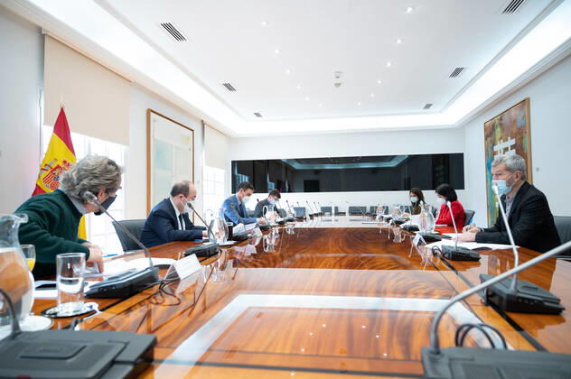 The President of the Government, Pedro Sanchez, chairs the meeting of the Coronavirus Monitoring Committee, in Madrid (Spain), 8 February 2021. 08 FEBRUARY 2021;COMMITTEE MEETING;COVID;CORONAVIRUS;PEDRO SANCHEZ Pool Moncloa Borja Puig de la 02 08 2021 Madrid Madrid Spain Copyright: xPoolxMoncloax xBorjaxPuigxdexlaxBellacasax 3553422