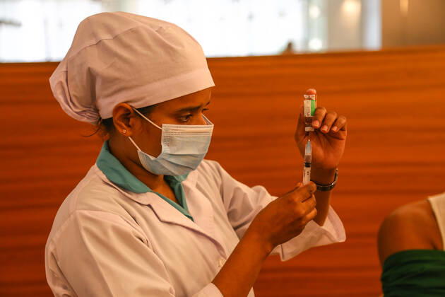 Bangladesh: Covid-19 vaccination drive begins in Dhaka A medical worker preparing a syringe and an ampule with the dose of Covishield covid-19 vaccine during the vaccination drive. Dhaka Dhaka Division Bangladesh Copyright: NahidxHasan