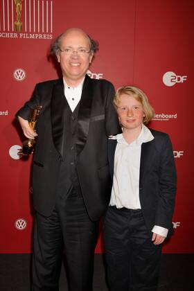 Deutscher Filmpreis 2009 Bester Dokumentarfilm Nico von Glasow ( Kotaganopfer ) mit Sohn Mandel von Glasow Preistraeger zur Verleihung Deutscher Filmpreis 2009 im Palais unterm Funkturm in Berlin Copyright: IMAGO. Herrmann 24.04.2009 IMAGO. Fotoagentur Berlin Copyright: xEventpressx