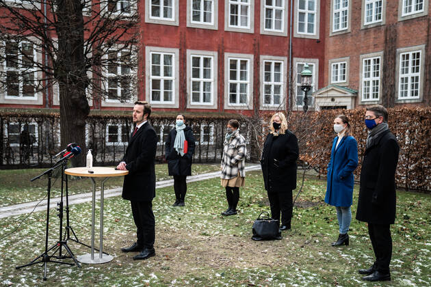 Erhvervsminister Simon Kollerup (S) praesenterer en ny politisk aftale om yderligere forbedringer af hjaelpepakker i Erhvervsministeriet, tirsdag den 9. februar 2021.. , Copenhagen Denmark Copyright: RitzauxScanpix EmilxHelmsx cop108 spdk20210209-120734-L