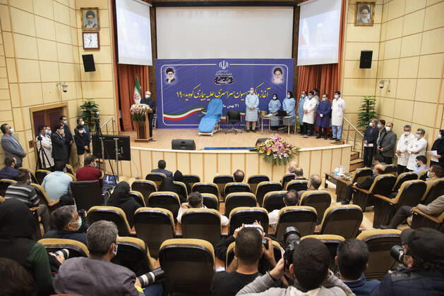Iran: First vaccinations for Medical Staff Saeed Namaki, Iran s Minister of Health speaks to the media and the Iran s President via video conference. First COVID-19 vaccinations for Iranian medical Staff were injected with Russian s Sputnik V vaccine at the Imam Khomeini Hospital Complex in Tehran, Iran on 9 Feb 2021. Tehran Tehran Iran Copyright: SobhanxFarajvan