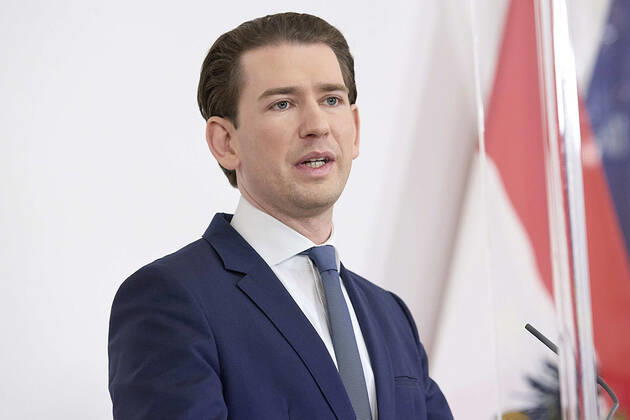 - Wien 09.02.2021 - Corona-Krise - Heute am Nachmittag fand im Bundeskanzleramt eine kurzfristig einberufene Pressekonferenz der Regierungsspitze zur Coronavirus-Krise in Tirol und den Mutationen statt. Aufgrund der beständig schnell steigenden Infiziertenzahlen wurden neue, weitreichende Massnahmen verkündet. So wird die Mobilität von und nach Tirol eingeschränkt werden. PHOTO: Bundeskanzler Sebastian Kurz (ÖVP), Vienna (AUSTRIA) - Corona crisis - This afternoon, a press conference of the top government on the coronavirus crisis in Tyrol and the mutations took place in the Federal Chancellery. Due to the rapidly increasing number of infected people, new, far-reaching measures have been announced. So mobility to and from Tyrol will b 