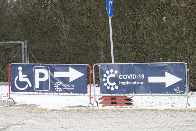 Wegweiser zum Impfzentrum - Gross-Gerau 09.02.2021: Start des Impfzentrums Groß-Gerau