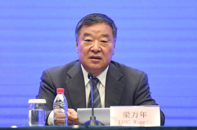 (210209) -- WUHAN, Feb. 9, 2021 -- Liang Wannian, a member of the WHO-China joint study team, speaks at the WHO-China joint study press conference in Wuhan, central China s Hubei Province, Feb. 9, 2021. ) CHINA-WUHAN-WHO-COVID-19-JOINT STUDY-PRESS CONFERENCE (CN) ChengxMin 