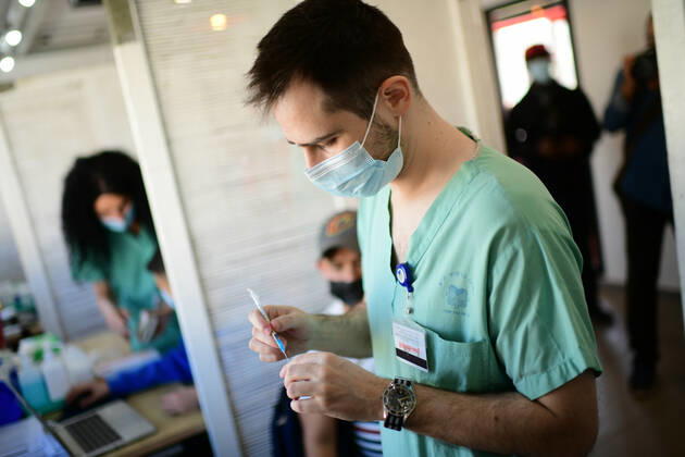 (210209) -- TEL AVIV, Feb. 9, 2021 -- A medical worker prepares to give injection of the COVID-19 vaccine at a medical center in Tel Aviv, Israel, Feb. 9, 2021. Israel s Ministry of Health reported 6,574 new COVID-19 cases on Tuesday, raising the tally of confirmed cases in the country to 703,102. ( JINI via Xinhua) ISRAEL-TEL AVIV-COVID-19-CASES-SEVEN MILLION GideonxMarkowicz 